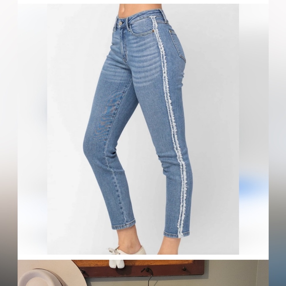 Judy Blue Light Blue Straight Leg Jeans with Fringe
NEW Condition